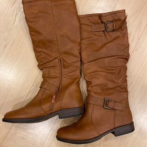 ** Deb Boots! ~ Size 7! **
